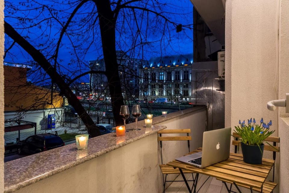 Nearby landmark, Winter, Balcony/Terrace, City view, Street view, Sunset