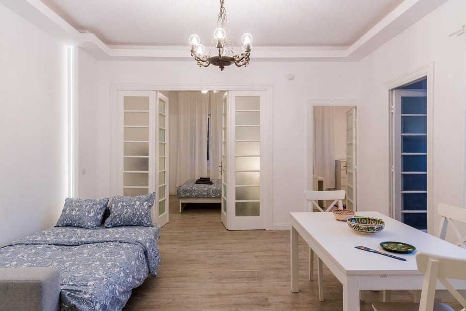 Bed, Living room