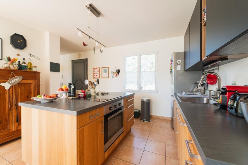 La Maison Château d'Eau : piscine pour 6/8 pers Bed and Breakfast in Poitiers