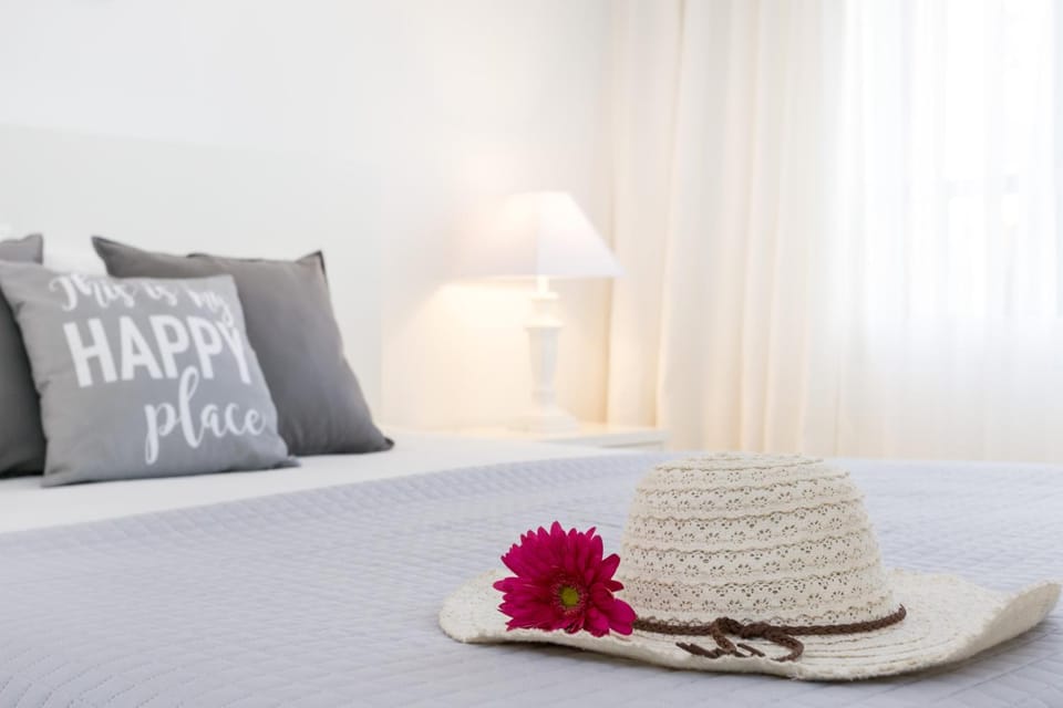 Bed, Photo of the whole room, Decorative detail