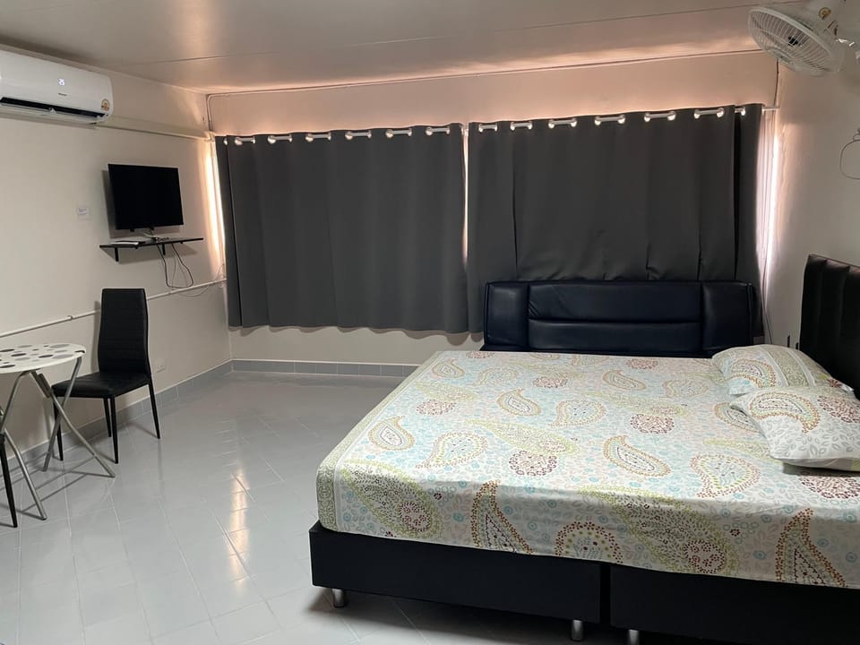 Bed, Photo of the whole room, air conditioner