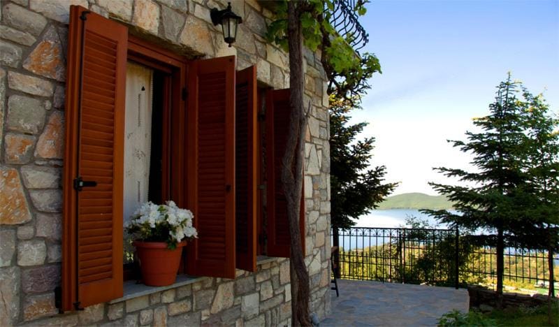 Facade/entrance, Balcony/Terrace