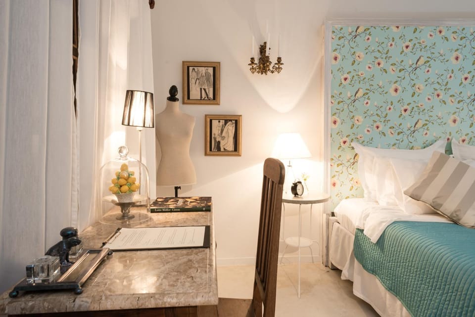 Living room, Photo of the whole room, Seating area, Bedroom