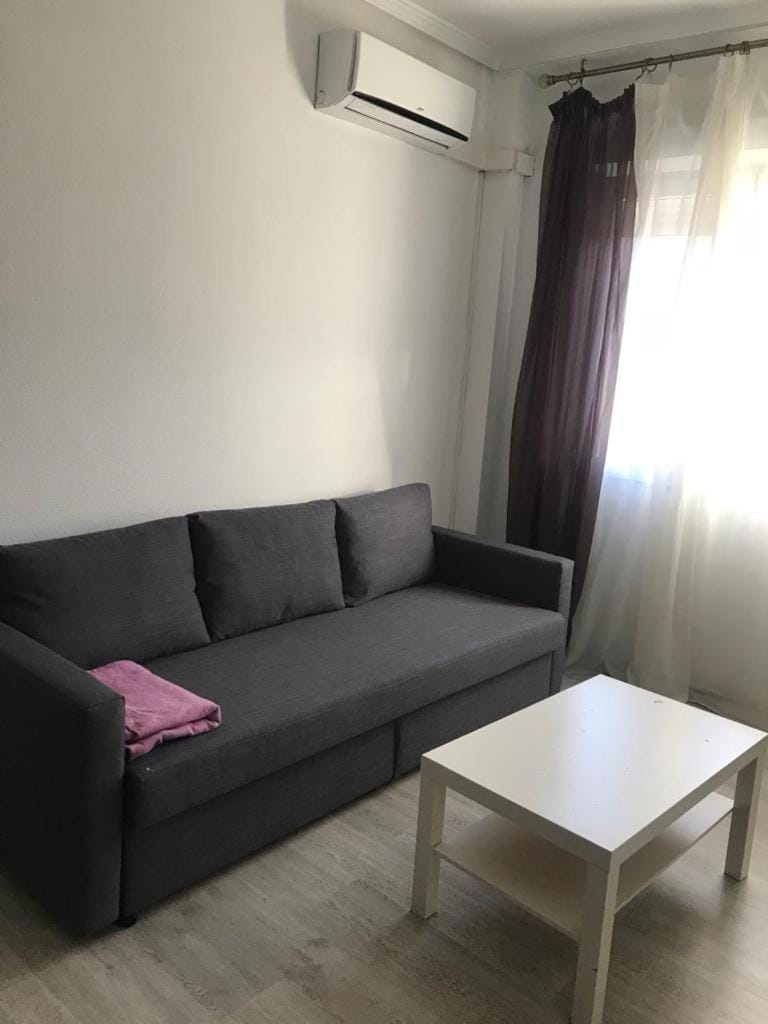 Seating area, air conditioner