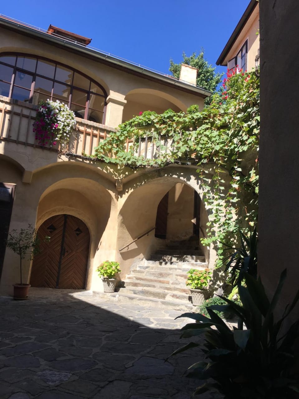 Patio, Facade/entrance