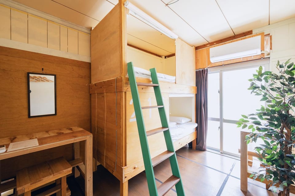 Bed, Photo of the whole room, Bedroom, bunk bed, internet, air conditioner