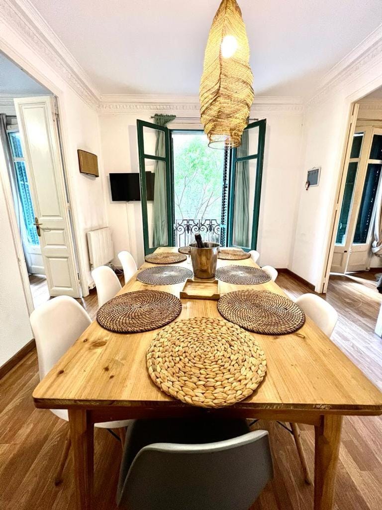 Big and Bright Apartment BCN Apartment in Barcelona