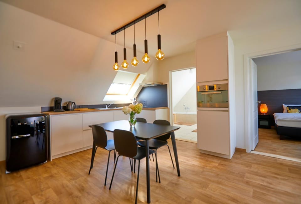 Coffee/tea facilities, Kitchen or kitchenette, minibar, oven, pet friendly