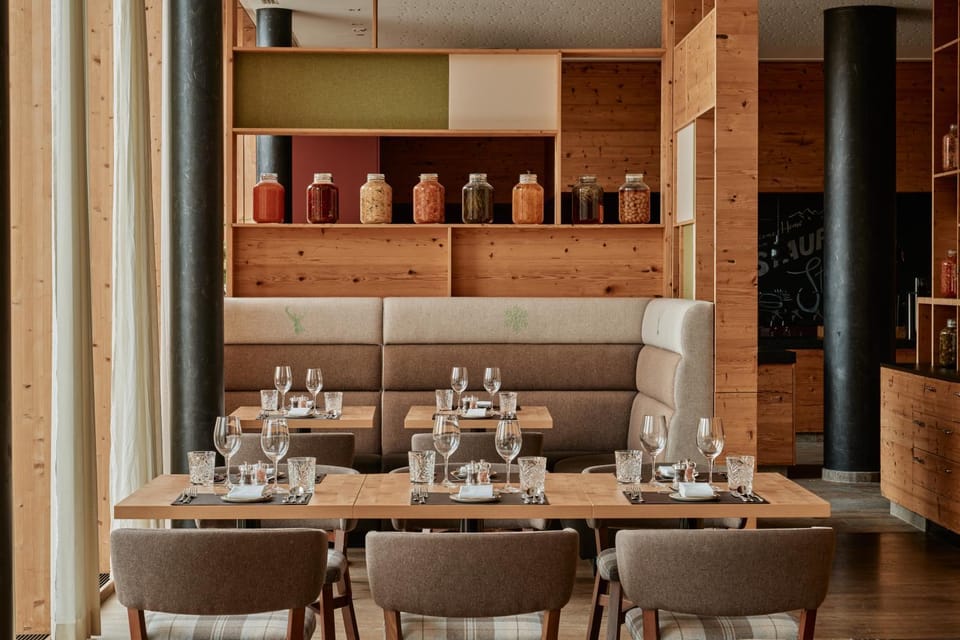 Restaurant/places to eat, Restaurant/places to eat, Food and drinks