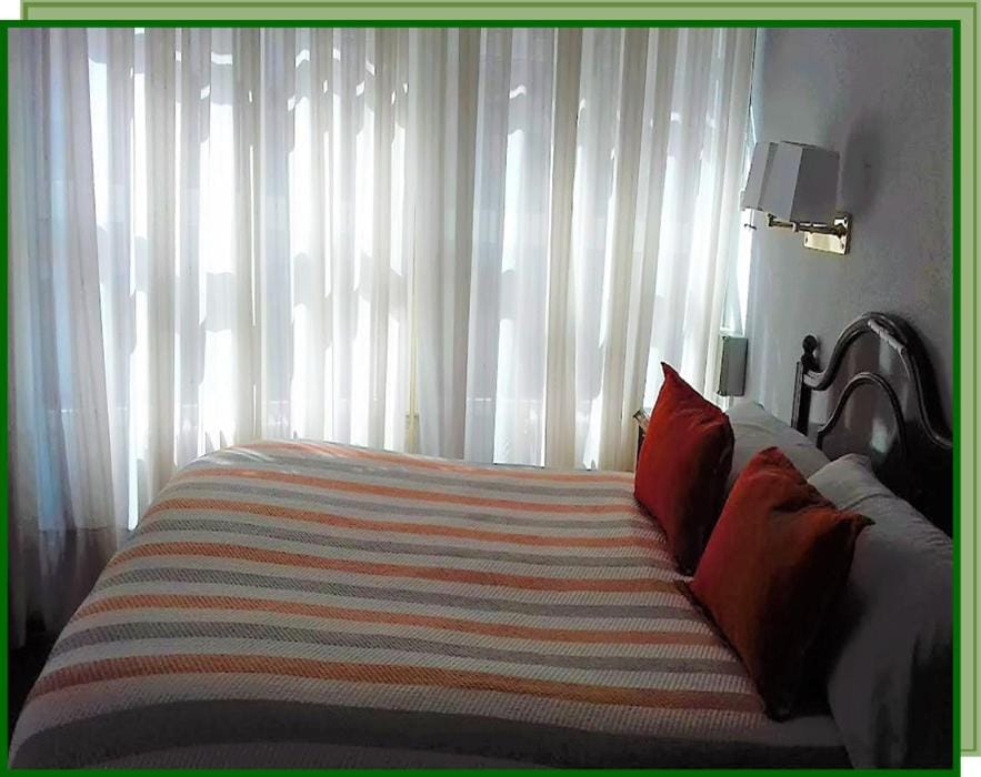 Bed, Off site, Balcony/Terrace, Photo of the whole room, Bedroom, Bedroom, Street view, cot, Quiet street view, heating