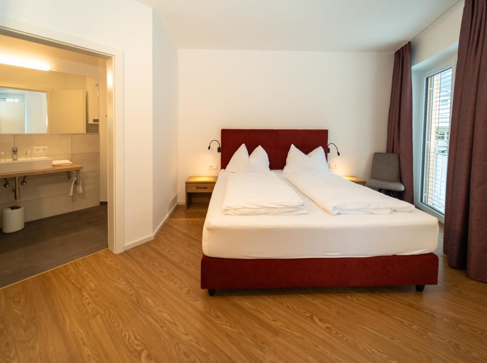 Bed, Bathroom