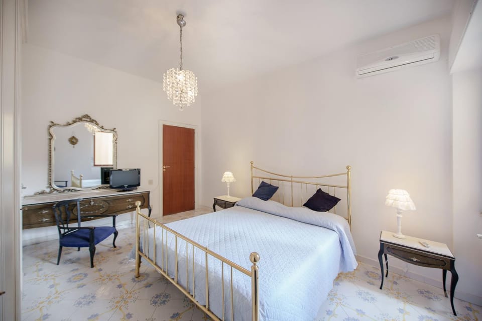 Bed, TV and multimedia, Bedroom, air conditioner