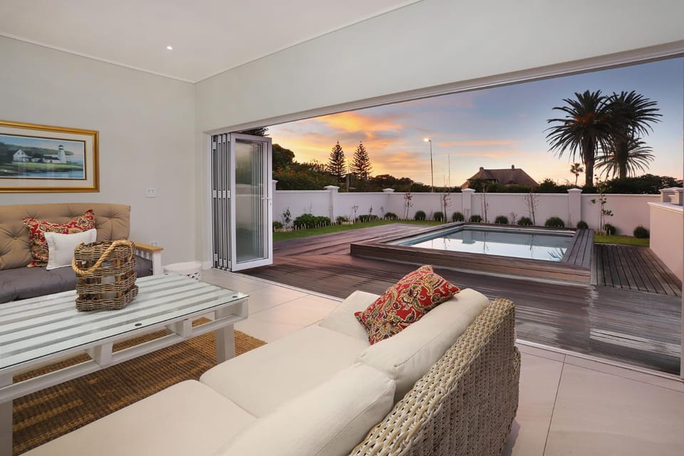 Pool view, Swimming pool, Swimming pool