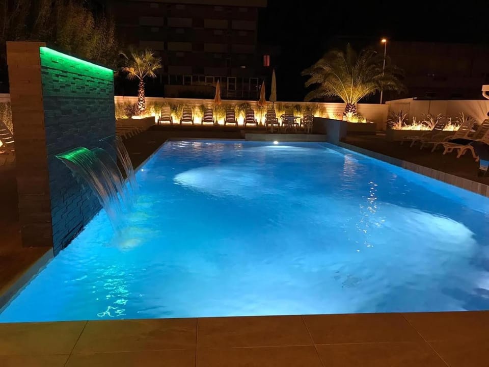 Swimming pool, Swimming pool
