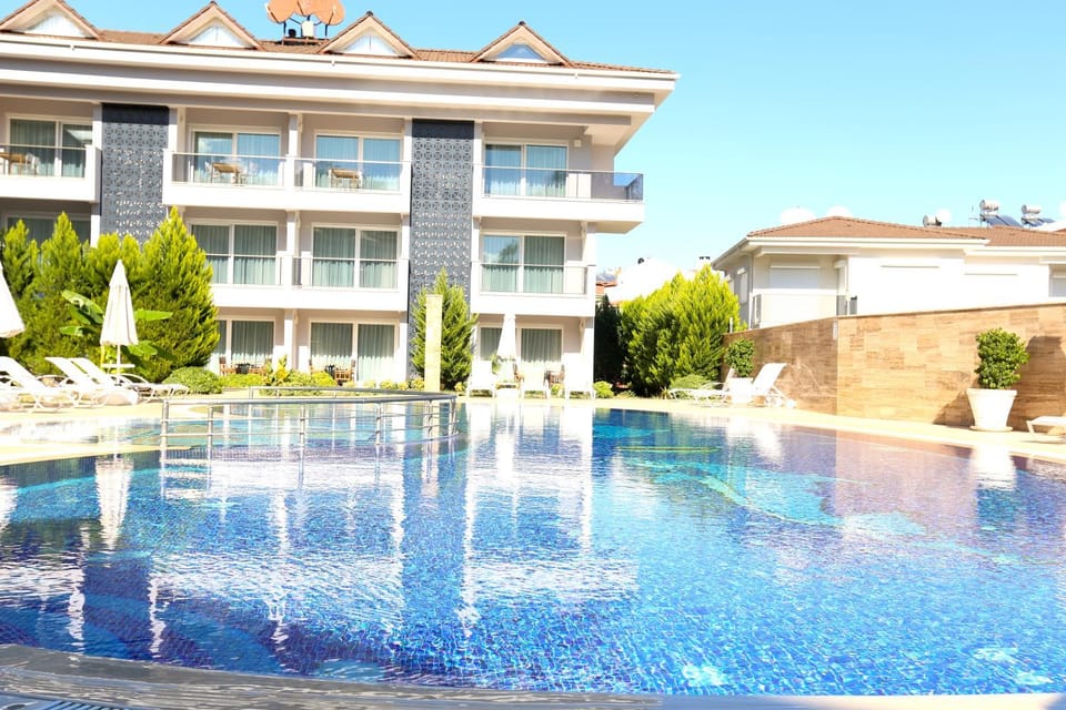 Property building, Neighbourhood, Natural landscape, View (from property/room), City view, Garden view, Mountain view, Pool view, Area and facilities, Swimming pool, sunbed
