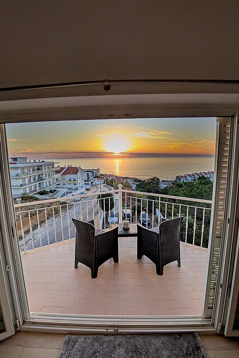 Natural landscape, Coffee/tea facilities, Balcony/Terrace, Living room, Seating area, Dining area, Beach, Landmark view, Sea view, Street view, Sunrise, Sunset, Quiet street view, Facility for disabled guests