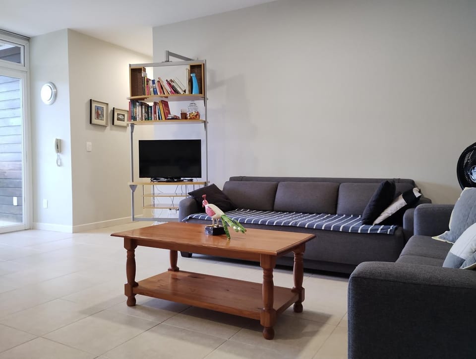 Apartamento de 2 quartos a 3 minutos a pé da praia de Cachoeira de Bom Jesu com águas calmas Apartment in Florianopolis