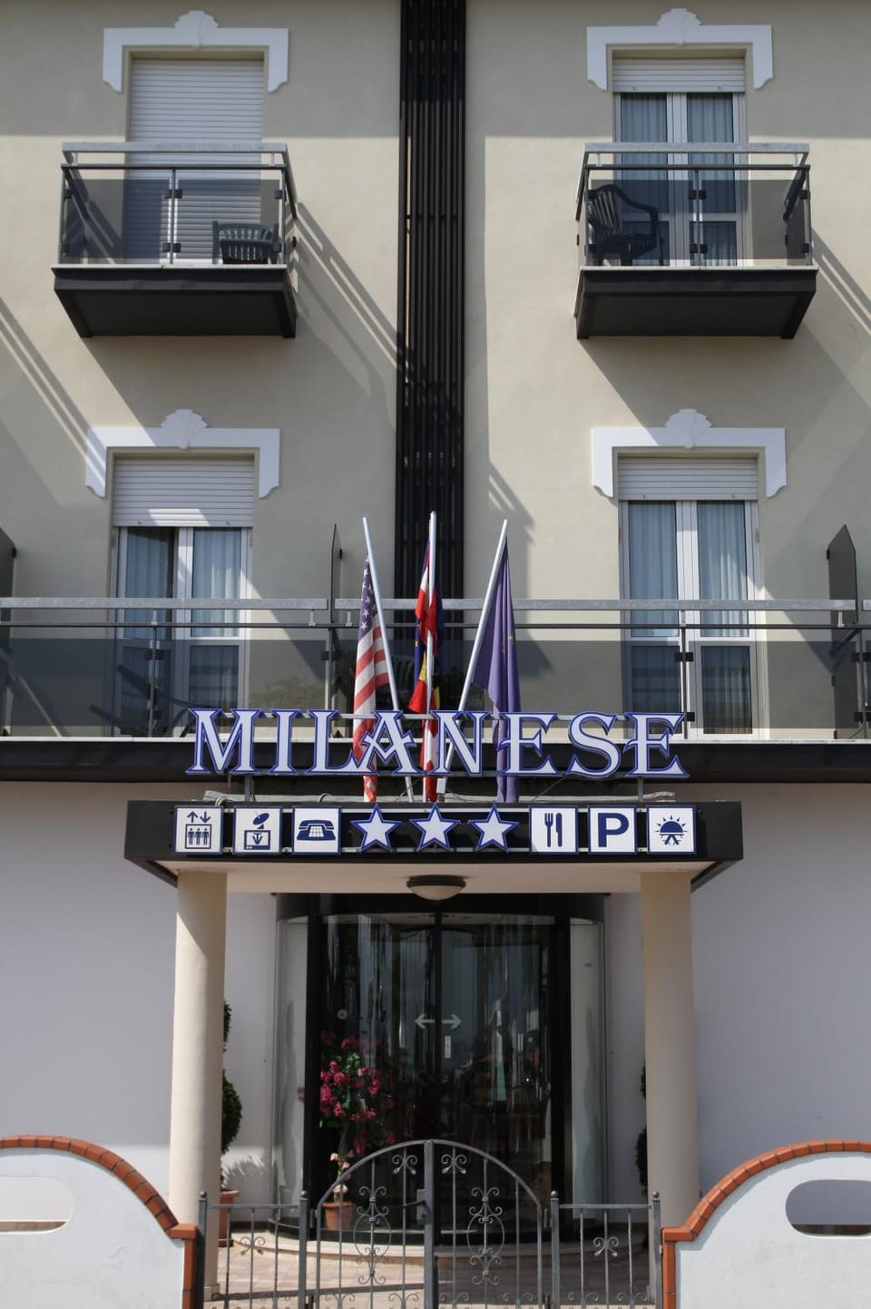 Facade/entrance