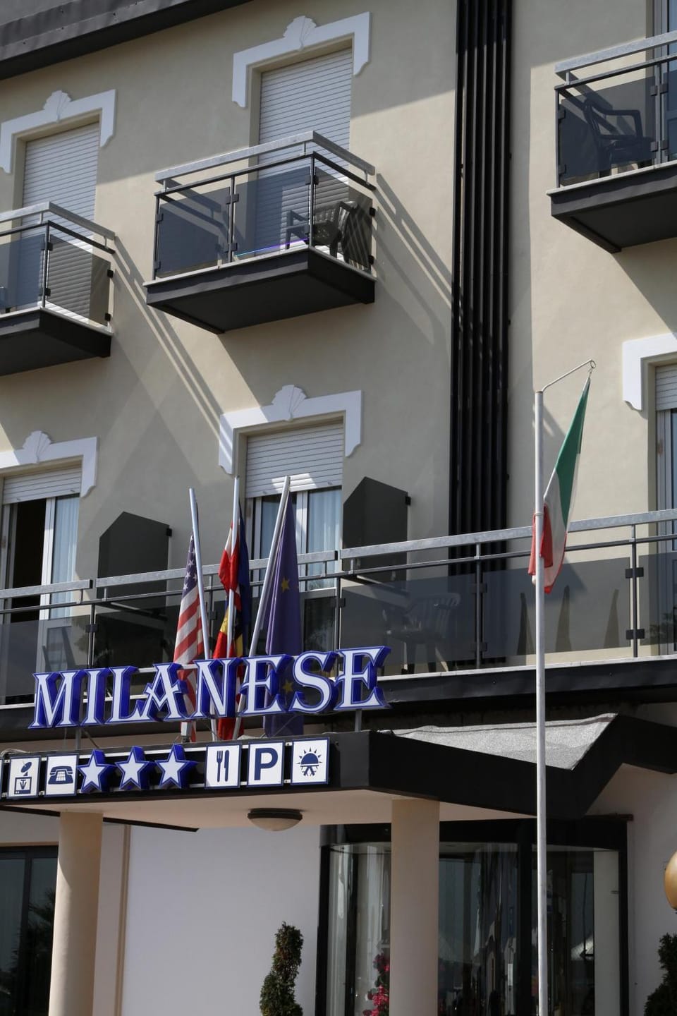 Facade/entrance