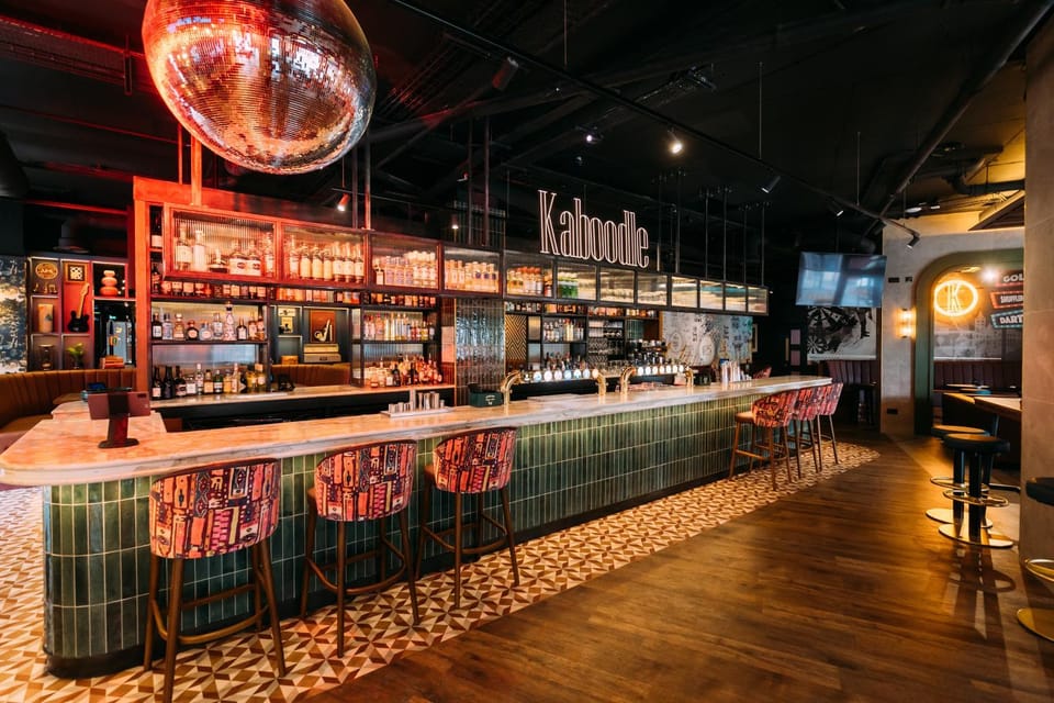 Restaurant/places to eat, Lounge or bar