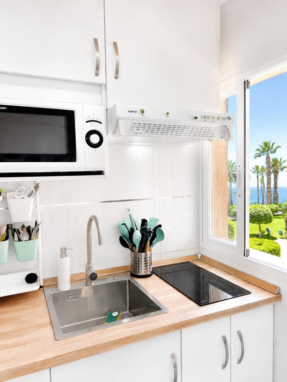 Kitchen or kitchenette, Garden view, Sea view, stove