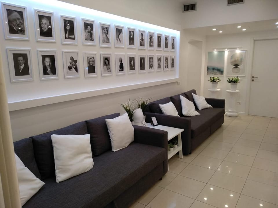 Communal lounge/ TV room