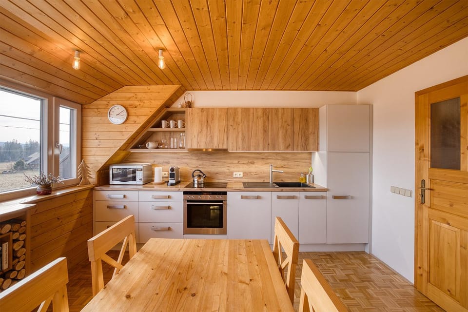 Dining area, kitchen