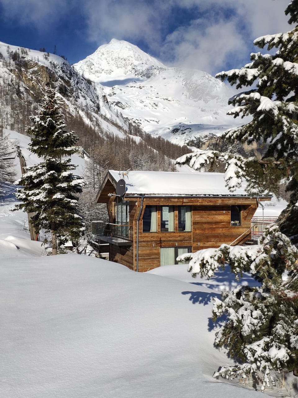 Property building, Nearby landmark, Day, Natural landscape, Winter, Ski School, Skiing, Skiing, TV and multimedia, Coffee/tea facilities, View (from property/room), Mountain view, Parking, internet, internet, stove, kitchen