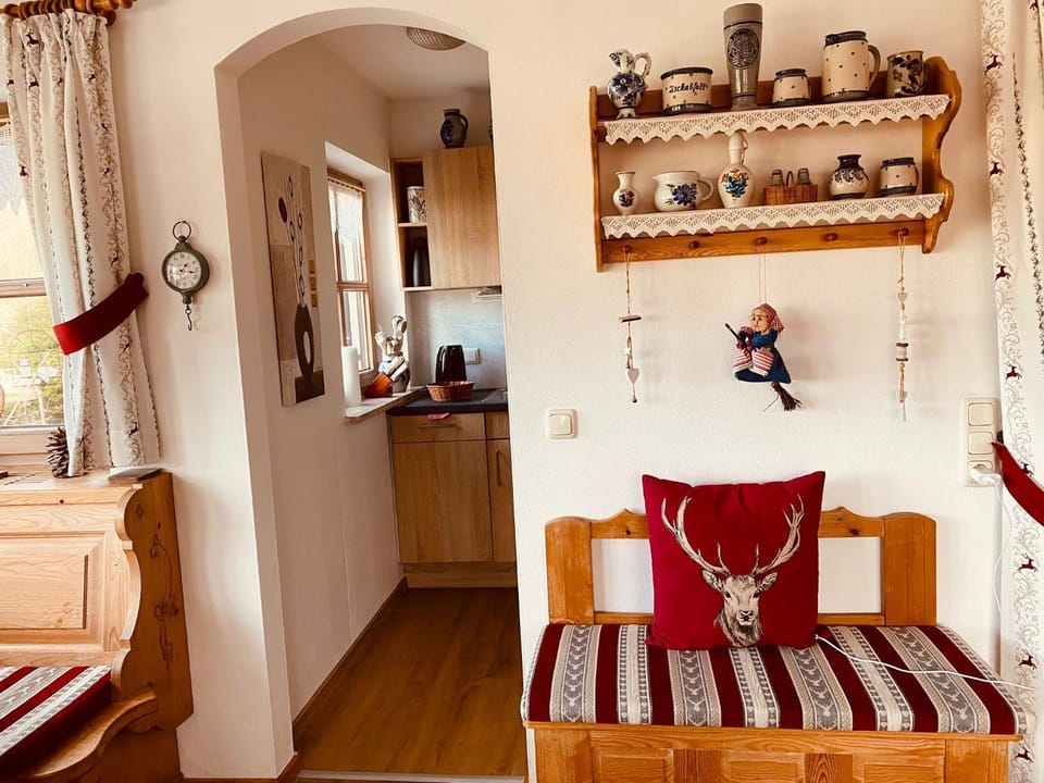 Kitchen or kitchenette, Living room, Seating area, Dining area