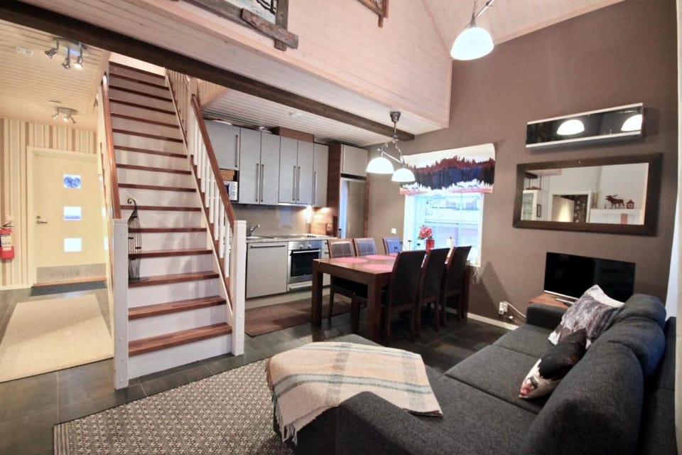 TV and multimedia, Coffee/tea facilities, Kitchen or kitchenette, Living room, Photo of the whole room, Seating area, Dining area