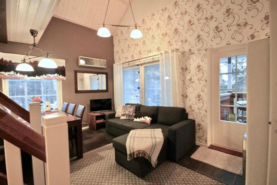 TV and multimedia, Living room, Photo of the whole room, Seating area, Dining area