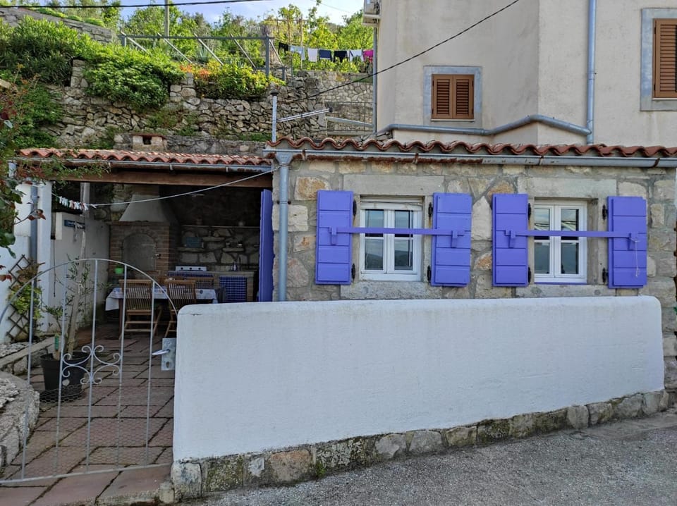 Property building, Patio, Day