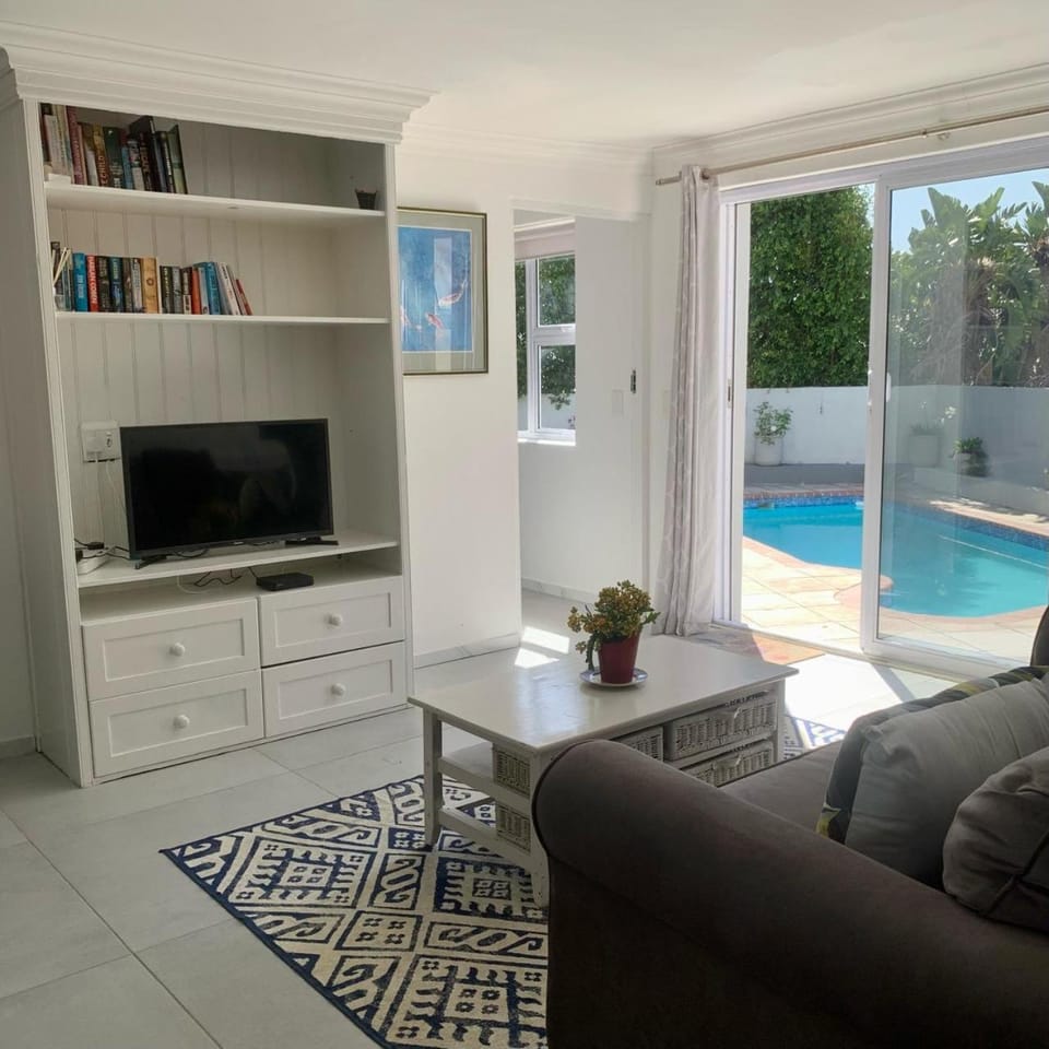 Sandpiper apartment at Dolphin Crest Villa Apartment in Camps Bay