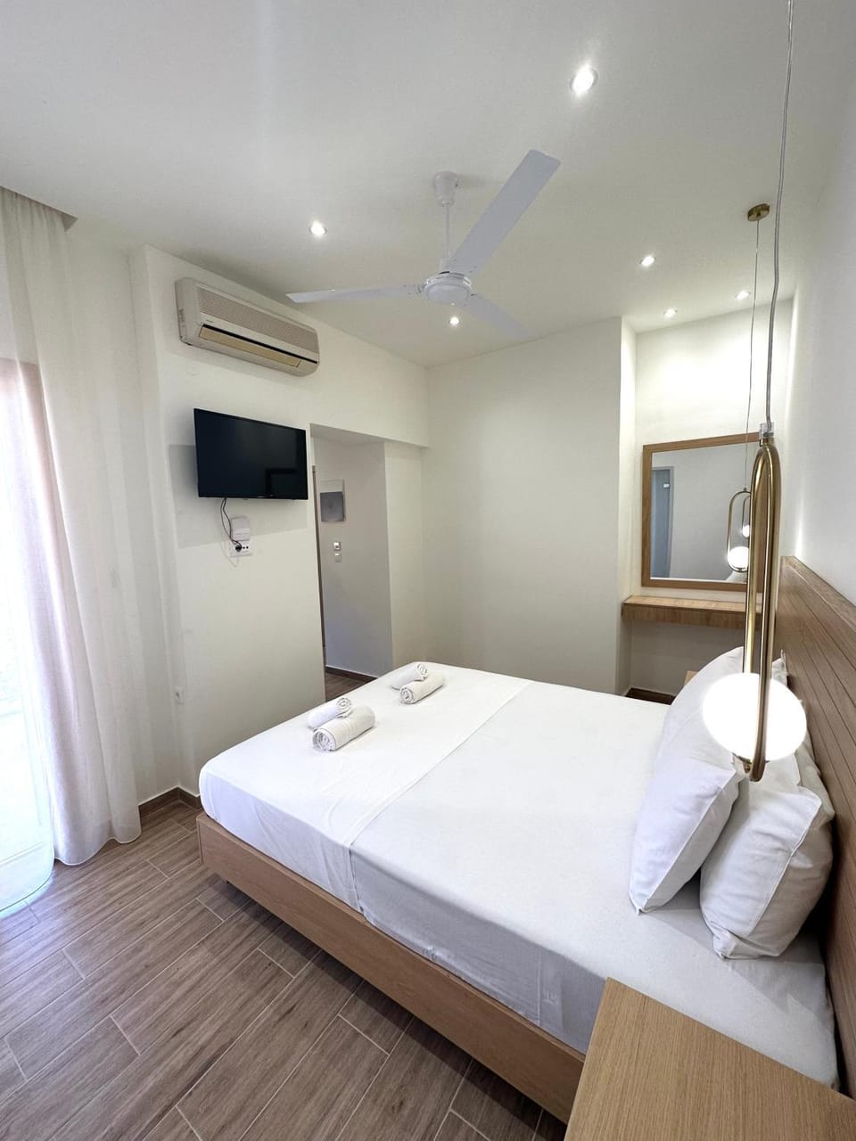 Bed, TV and multimedia, Bedroom, fireplace, towels, air conditioner