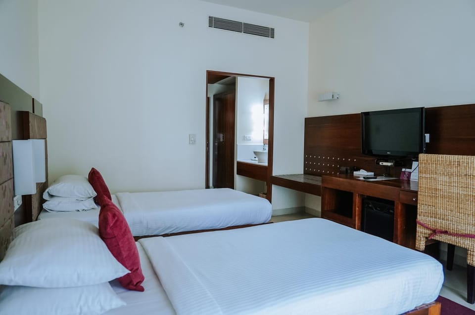Bed, TV and multimedia, Bedroom
