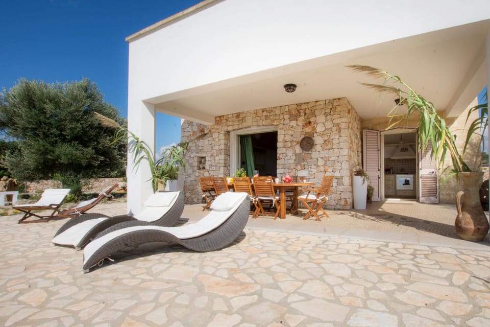 Facade/entrance, Garden, Balcony/Terrace