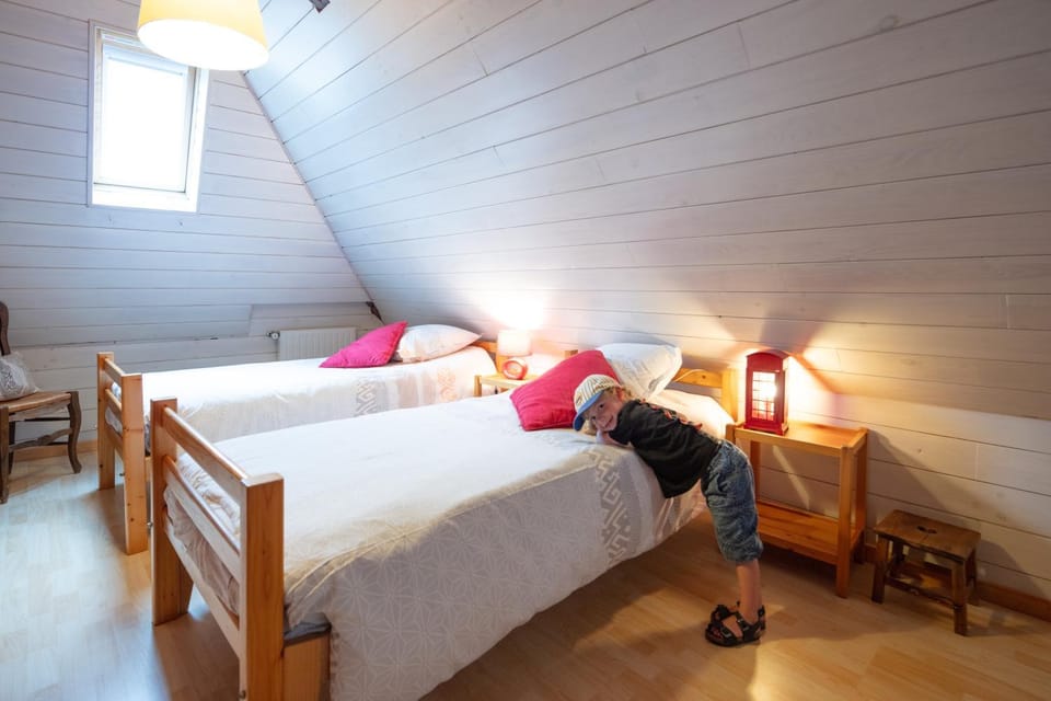 Bed, Photo of the whole room, Bedroom, Family
