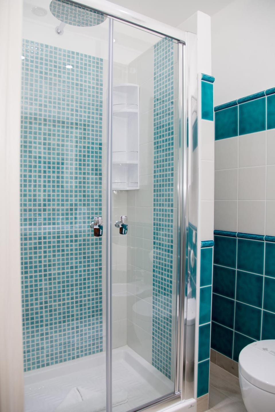Shower, Staff, cot