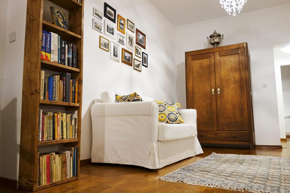 Library, Living room, Seating area