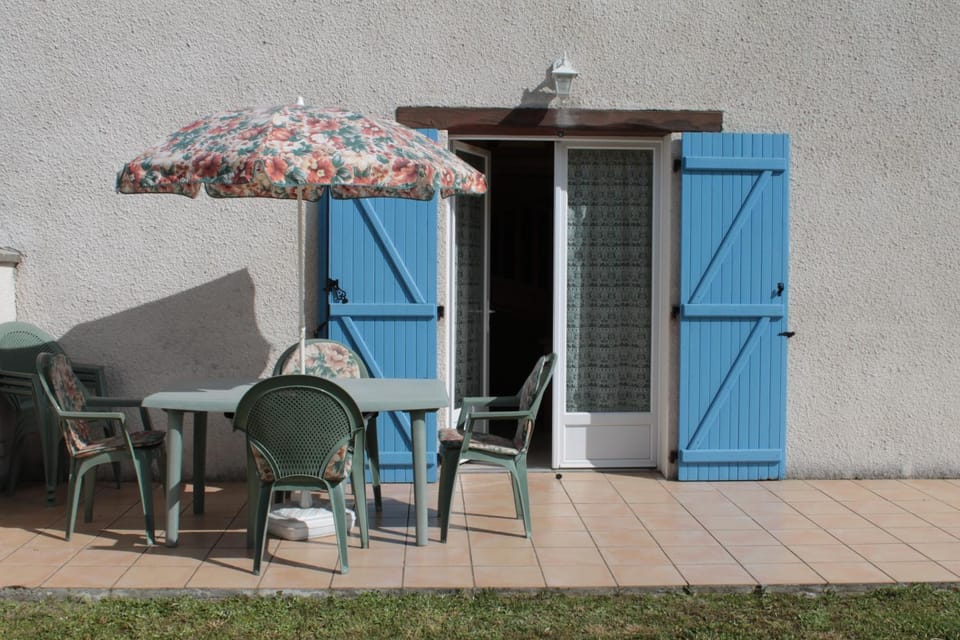 Facade/entrance, Balcony/Terrace