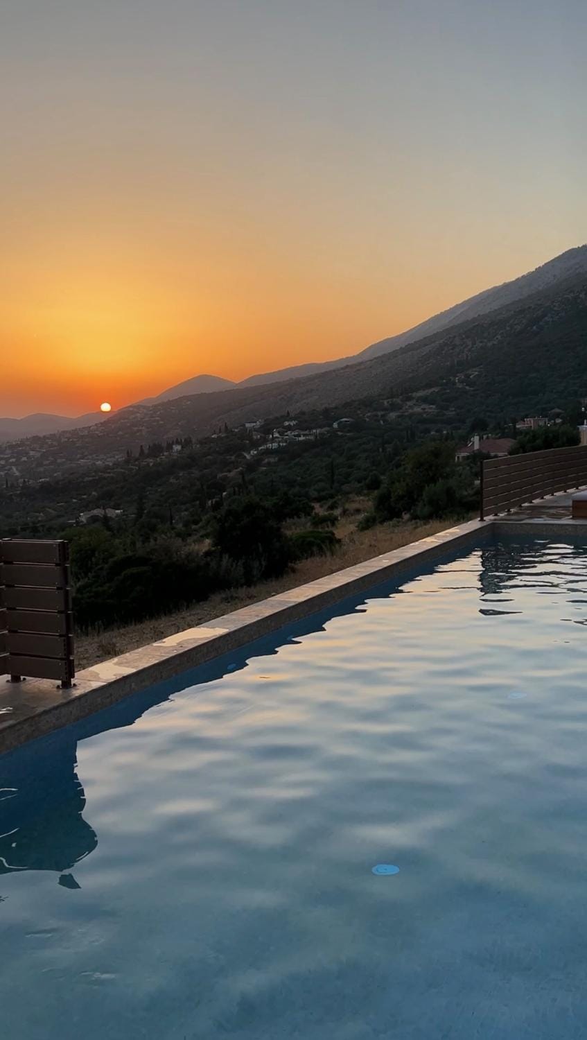 Lorraine's Cottage Style Studios, shared swimming pool and bbq only for guests at Simotata village Apartment in Cephalonia