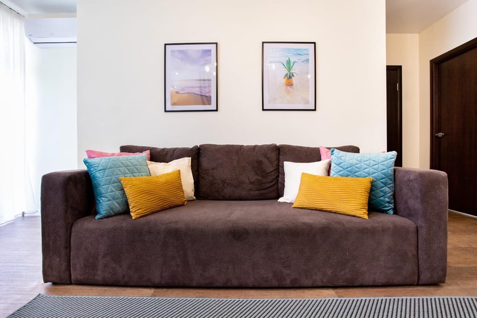 Living room, Decorative detail, Seating area