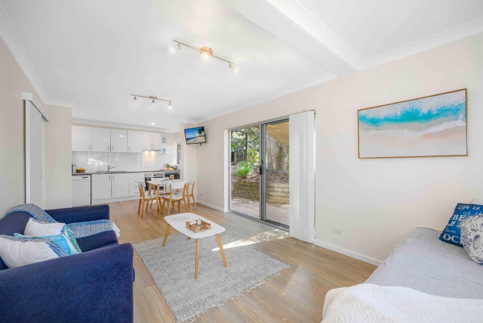 TV and multimedia, Kitchen or kitchenette, Living room, Dining area