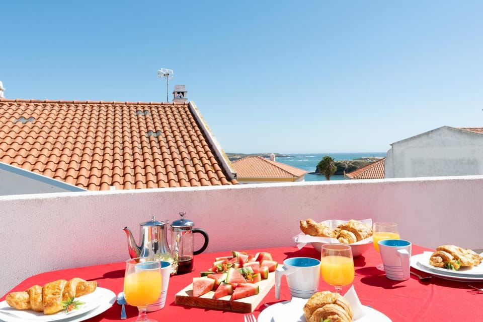 Food close-up, Balcony/Terrace, Food and drinks, River view, Sea view