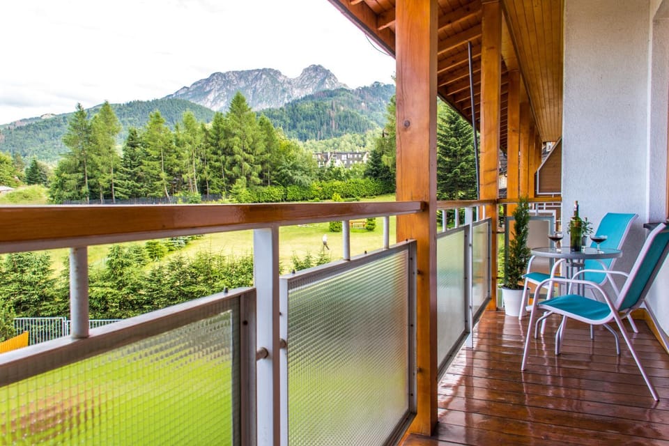 Balcony/Terrace, Mountain view
