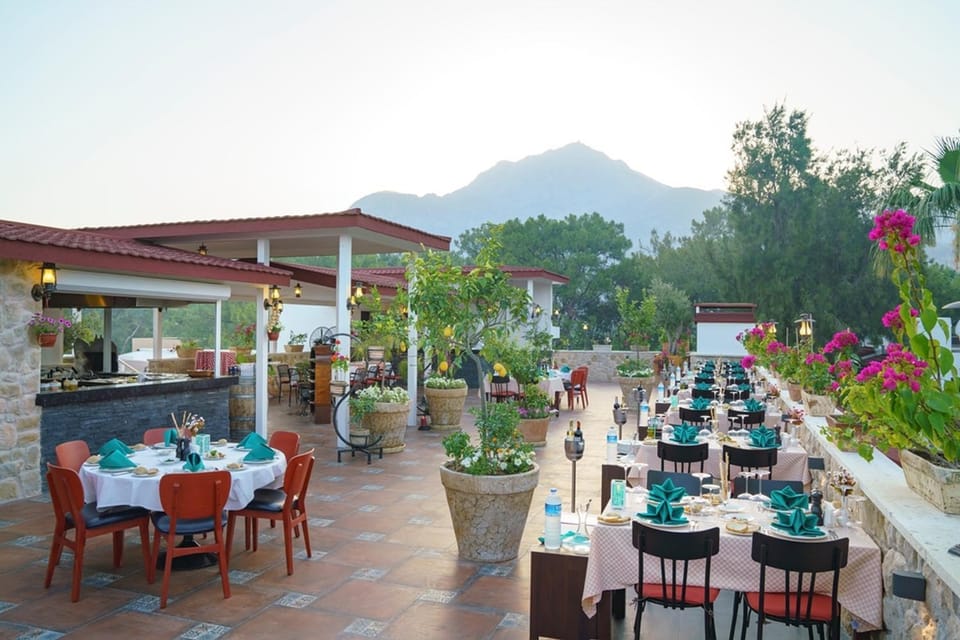 Restaurant/places to eat, Day, Natural landscape, Food and drinks, Banquet/Function facilities, Food