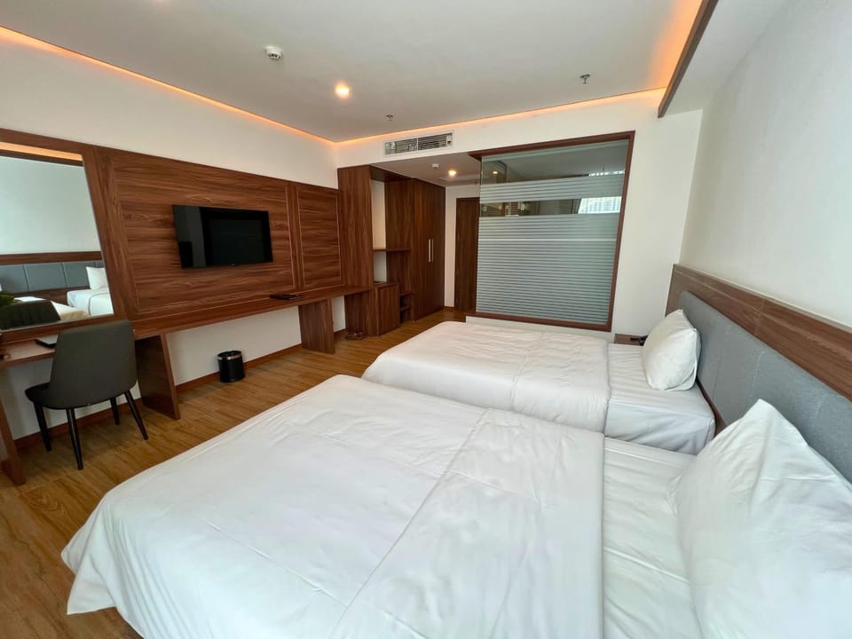 Bed, TV and multimedia, Photo of the whole room, Bedroom, wardrobe