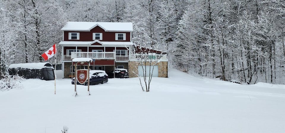 Gîte Le Trésor Caché Bed & Breakfast Bed and Breakfast in Gatineau