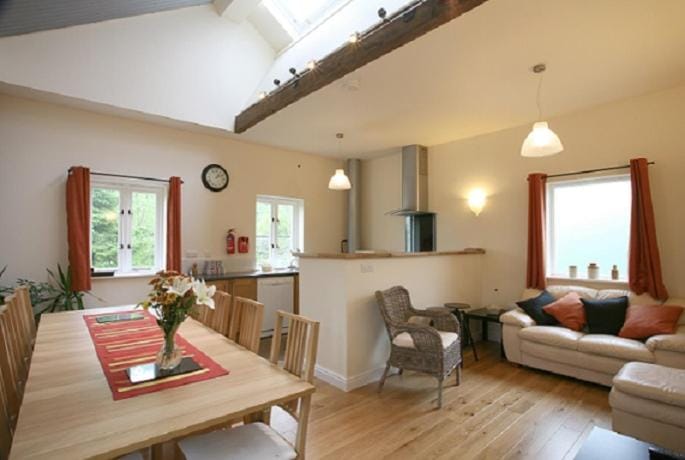 Seating area, Dining area