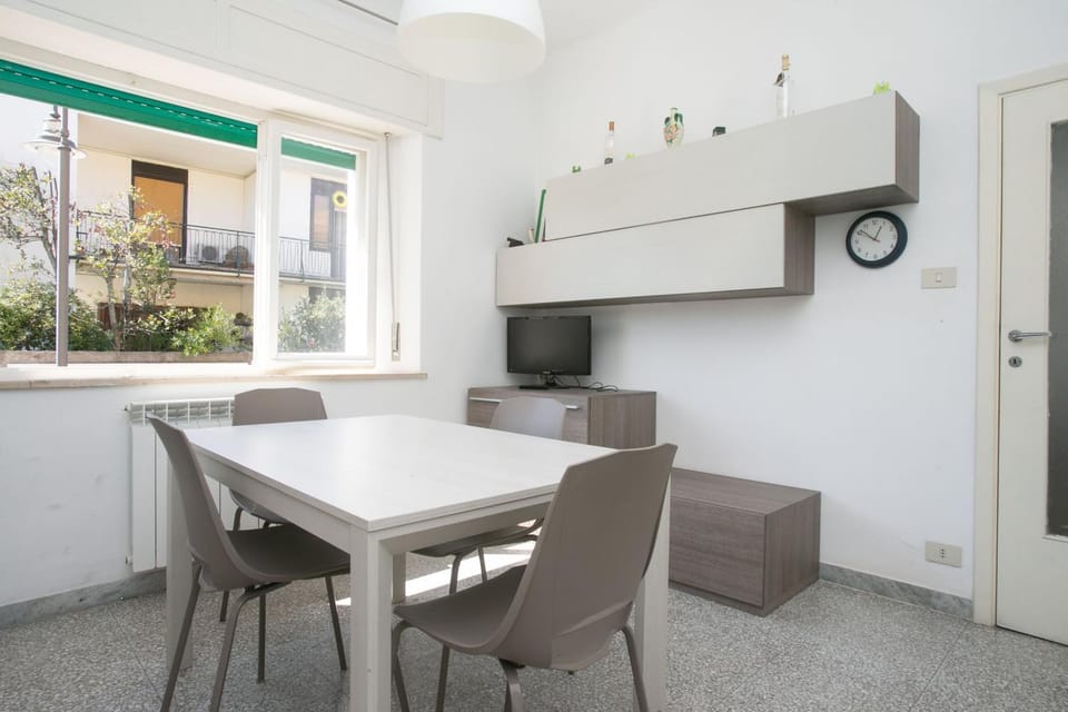 N050 - Numana, trilocale in centro con portico e posto auto Apartment in Numana